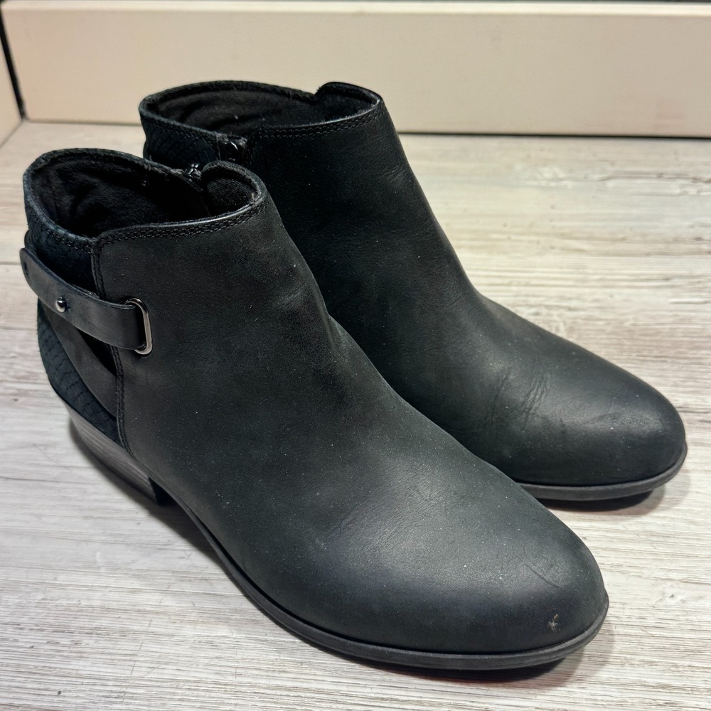 Clarks Collection Black Leather Ankle Boots Bootie Strap Detail Zip Size 7.5M‎